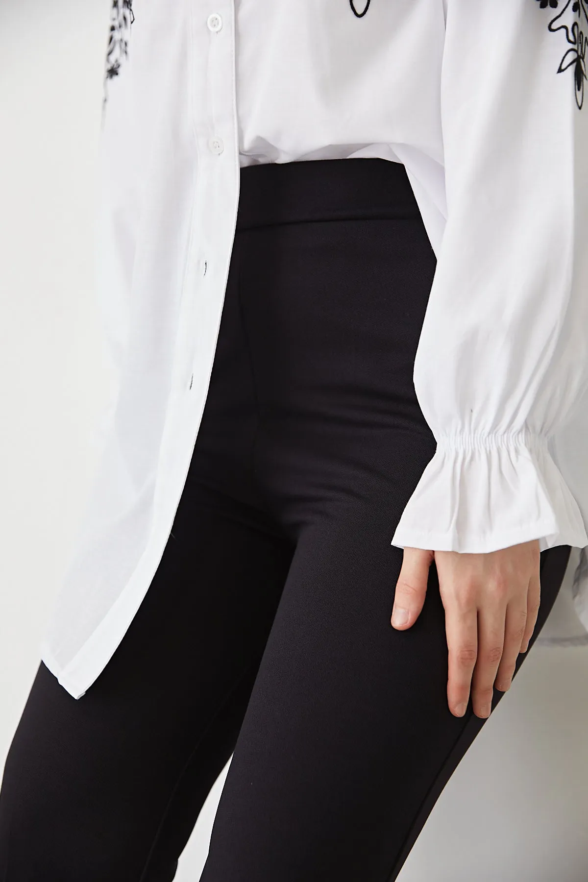 BNG Women Spanish Flare Fabric Pants Black - Clermont