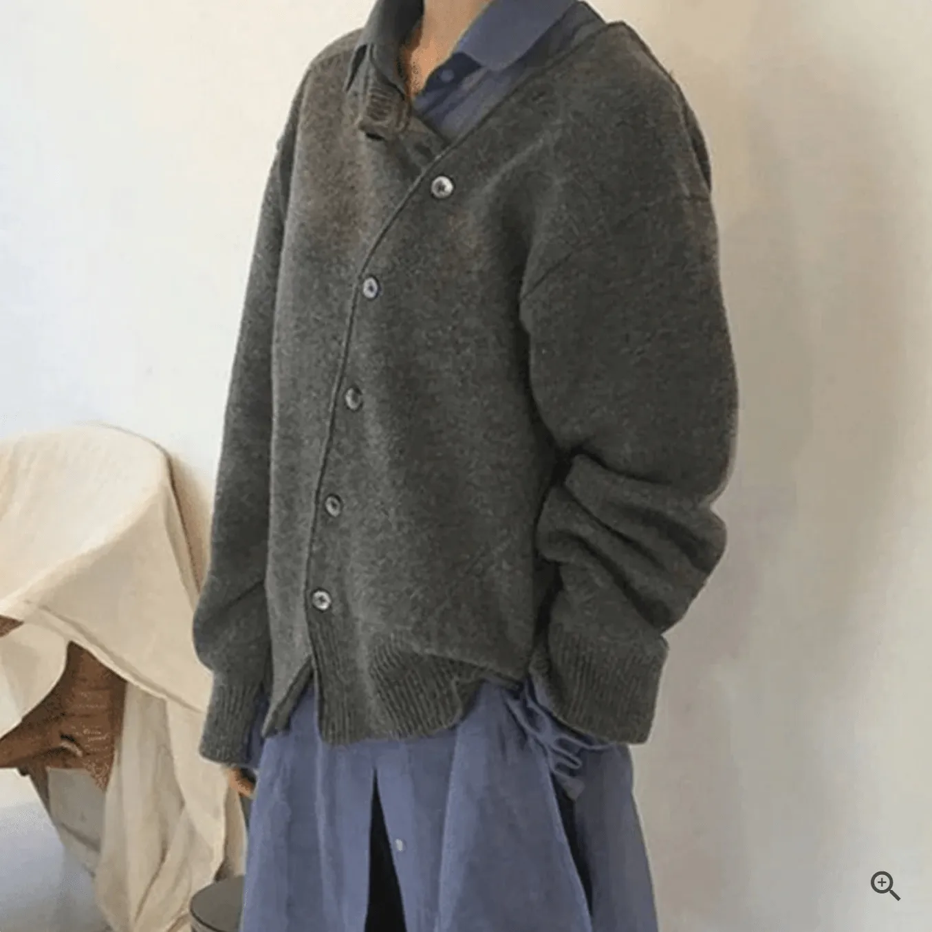 Isabelle – Comfortabel Vest Met Speelse Knopen