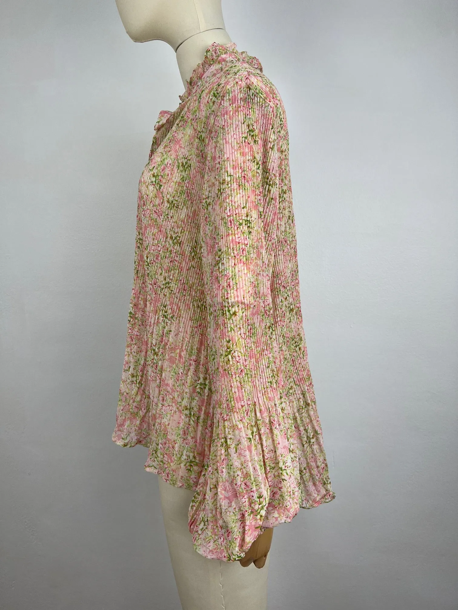 ZW240-2SS Tie Up Neck Floral Print Linen Blouse