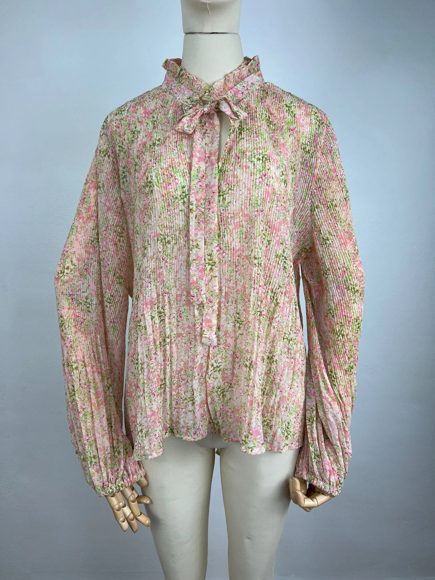 ZW240-2SS Tie Up Neck Floral Print Linen Blouse